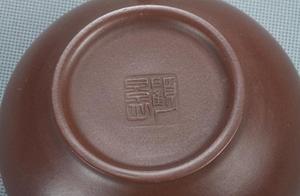 Is a person of academic or artistic distinction vi