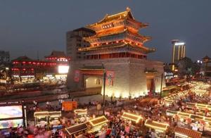 Tourist: "51 " during drum-tower night fair is a