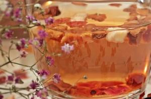 Appear on the neck together black, concern with tu