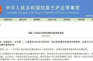 Chinese female tourist cling to li island invades 