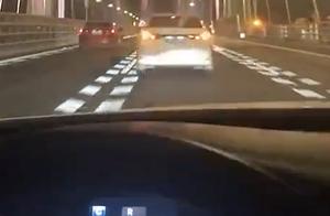 Groups of small edge leaves run quickly the edge pats night scene to sign up for restful result to t