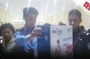 The tourist swims with the group encounter revulsi