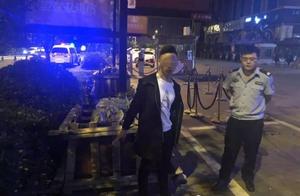 90 hind hold a knife to throw a person? How did mi