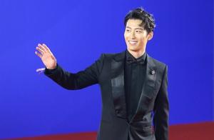 Dou Xiao attends closure of Beijing international film festival red carpet