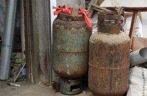 Country almost domestic home some " rubbish " , 