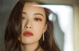 The frown and smile takes amorous feelings oneself