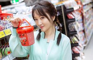Yang Yuying wears the shirt that join system to ramble supermarket wet flavour is dye-in-the-wood, p
