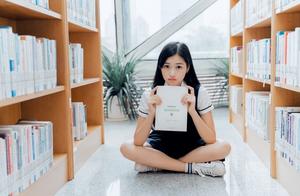 Black hair of flower of library beauty school and waist subdues short skirt picture