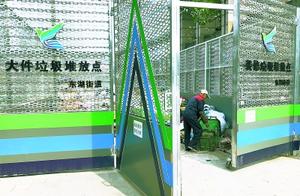 Rubbish is done not have in building courtyard, th