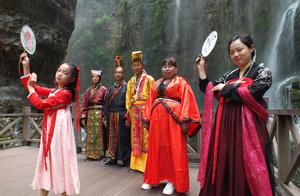 Hubei Yichang: First days of tourist wears 51 holi