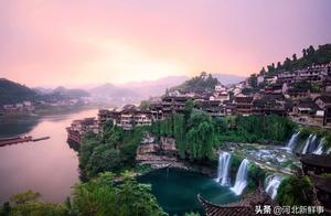 Lotus town, one compares phoenix even the peach blossom source with colourful Jing!