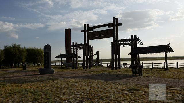 流浪的黄沙作文100字象征手法，求～