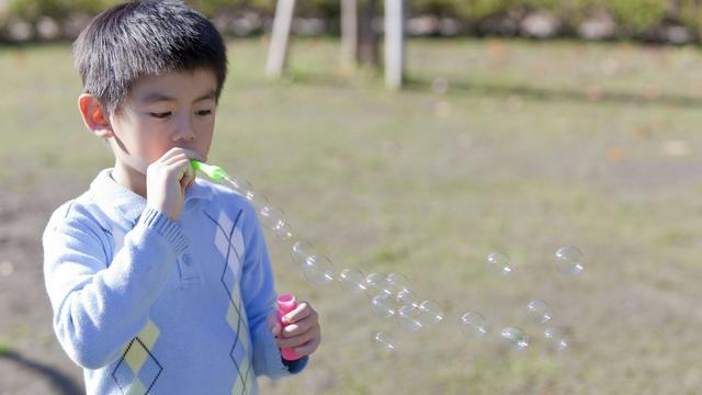 别动,让我自己来作文