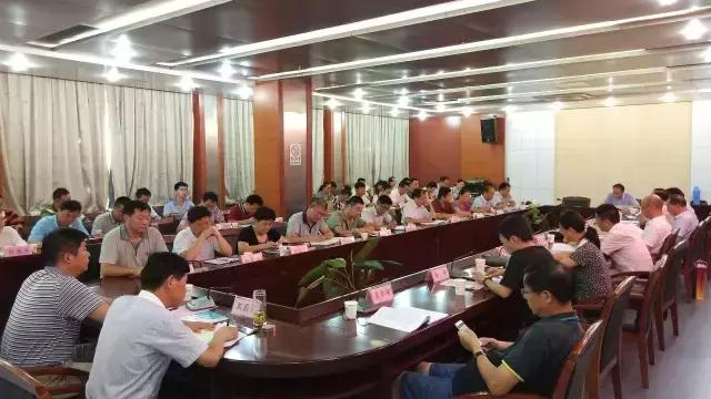 关于旅游业发展的利弊的作文怎样拟题目