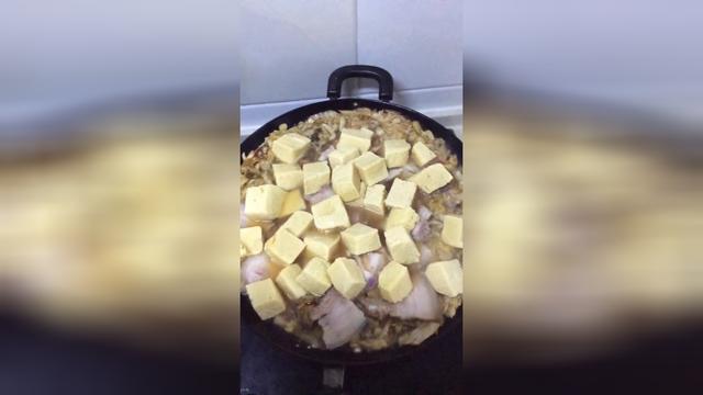 炖酸菜怎么做？