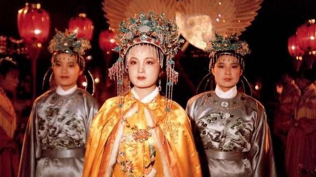 《红楼梦》中的贾元春省亲时，薛宝钗和林黛玉写的诗是什么？