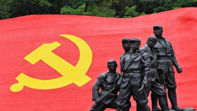 以捍卫民族英雄荣誉为话题,高中作文