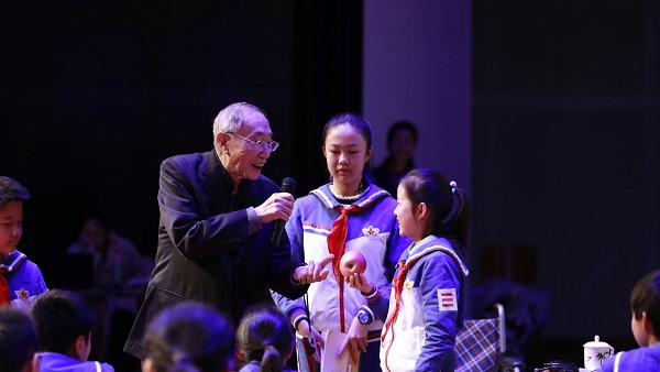 广路小学作文：孩子来三步作文上了有几个月了，上海