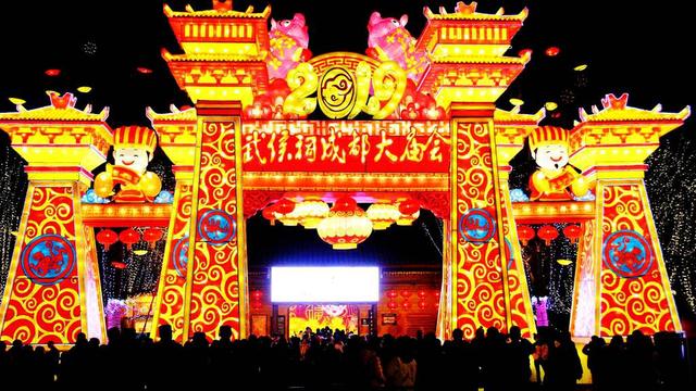 武侯祠大庙会 三国群英闹新春作文