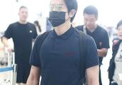 Guo Fucheng is low-key now airport showing a body,