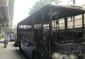 Guangzhou: Coach of sea bead area the spontaneous combustion on the road unmanned casualties