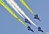 Line of 81 flights show is in Chinese air force forum of Russia military affairs is wonderful appear