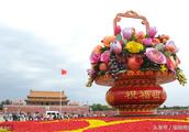 Tiananmen Square grand fills basket to change new, 9 graphs take you to see big gaily decorated bask