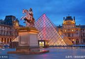 One of the the the oldest, biggest, famousest museum on the world palace of French Lu float