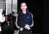 Angelababy a suit is dressed up too offend an eye,