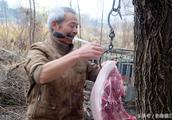 62 years old of artisan of rural that kill a hog follow as a child father kills pig person to send g