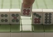 The woman hits mahjong 6 months win 70 thousand much, hit. Mahjong shoe lining puts 