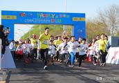 Half Cheng marathon of Beijing fires a shot in Tiananmen Square
