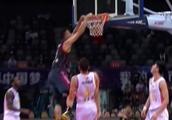 Yi Jianlian flies cruel buckle watch slow-witted audience, stand up in succession applause, 2 meters