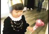 Yao Chen and husband celebrate slow-witted bud of small jasmine of two years old of birthday for the