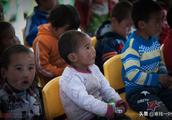 Country of Chinese environment worst, leave old person woman and child, reading is the child hopes e