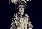 Infrequent old photograph: Kind happiness mother of an emperor the interpretress of beautiful of abi