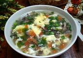 Spring fights dry easy suffer from excessive internal heat, drink this soup a thick soup more, fire