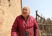 65 years old of aunts walk along Henan 11 years ag