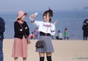 Young people length a holiday comes Pure Brightness in succession Qingdao treats the lake, there is
