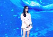 Skirt is too short! Yang Mi this pair of legs