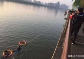 Tomb-sweeping day orange continent famous Changsha man drops Hunan river carelessly! The practice of