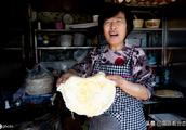 She sold 18 years of thin pancake made of millet f