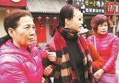Nanning one woman collects money illegally 250 mil