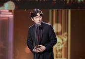 Zhu Yilong attends grand ceremony of 2019 teleplay character to harvest double a honorary affirmatio