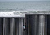 Immigrant of 107 central america attempts to enter a country illegally the United States, meet with