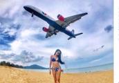 Look be dumbfounded! Because the tourist loves to be patted oneself with the plane too, beach of gen