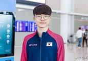 Faker discloses him yearly salary to the reporter 