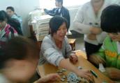 The woman hits mahjong 6 months win 70 thousand mu