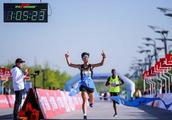 Be fierce! Half Cheng marathon of Beijing Chinese player gains the championship, break sports meet r
