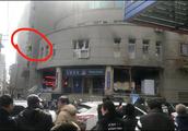 The net conducts explosion of Shenyang policeman team, the spot is having arm of police uniform woma